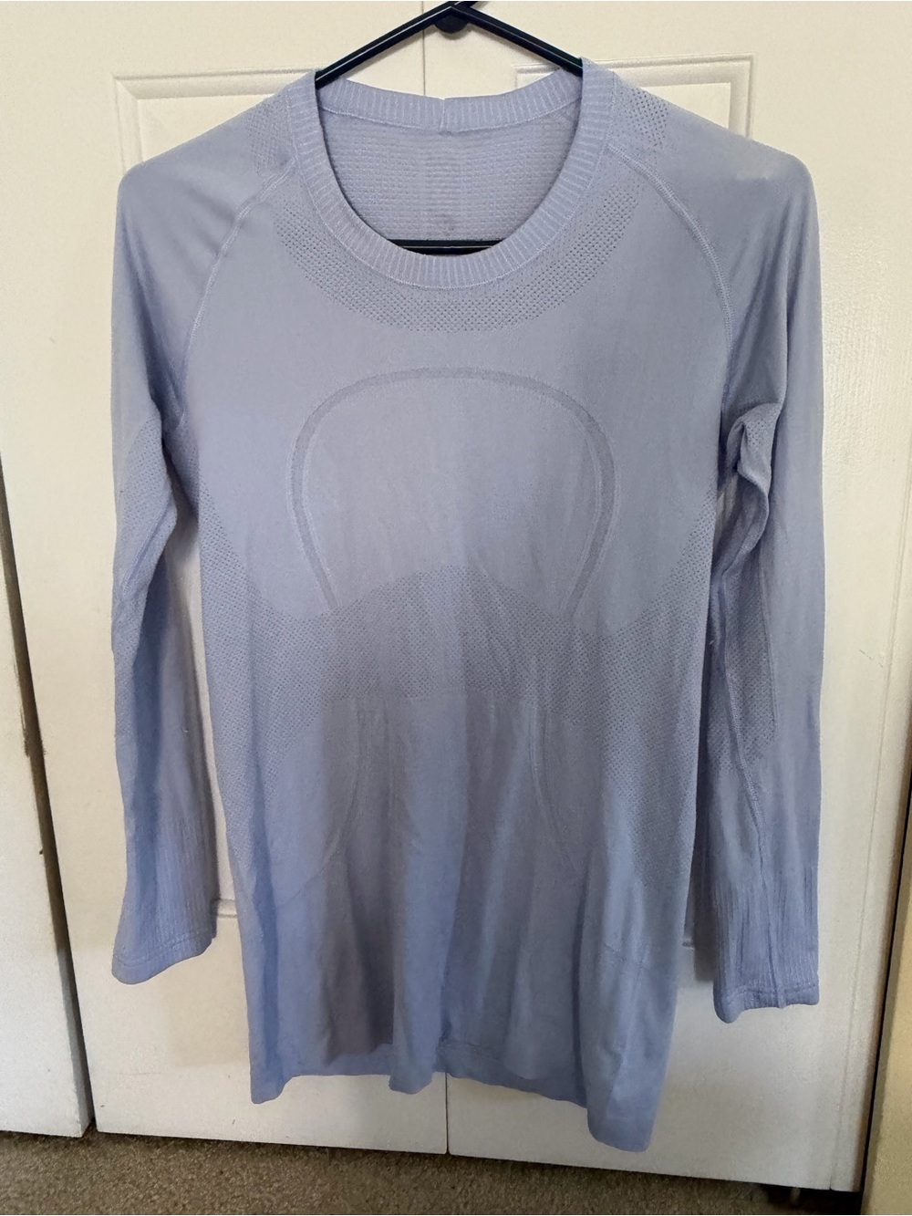 lululemon athletica Light Blue Seamless Swiftly Tech Long-Sleeve Top size 8